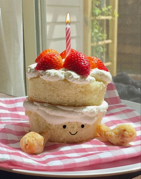 Birthday Cake Jelly Cat Cake, Cakes From Cartoons, Jellycat Cake Real, Coconut Cake Aesthetic, Jellycat Birthday Party, Sweet Treat Aesthetic, Jellycat Birthday Cake, Jelly Cat Cake, Simple Cute Cakes