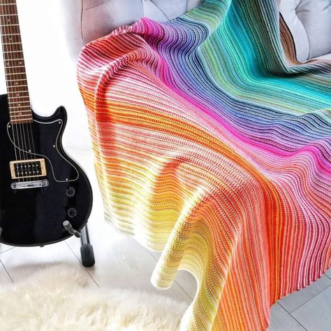 rainbow crochet blanket Patchwork, Amigurumi Patterns, Couture, What To Crochet, Crochet Kids Blanket, Crochet Blanket Rainbow, Crochet Afghan Blanket, Patterns For Kids, Crochet Ball