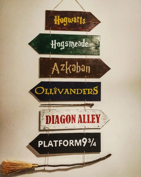 Welcome To Hogwarts Sign, Olivanders Wand Shop Sign, Harry Potter Room Decor Diy, Hogwarts Sign, Harry Potter Signs, Math Wizard, Handmade Harry Potter, Potter House, Harry Potter Room Decor