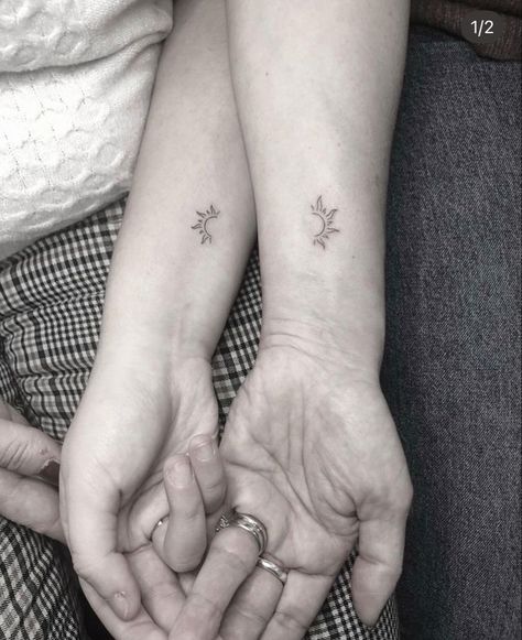 Tattoo Best Friends Matching, Matching Sun Tattoos Mother Daughters, Matching Tattoo Mother Daughter, Mother Daughter Sun Tattoos, Small Tattoo Mother Daughter, Minimal Sister Tattoo Ideas, Matching Small Tattoos Sister Tat, Sun Friendship Tattoo, Matching Tattoo Mother And Daughter