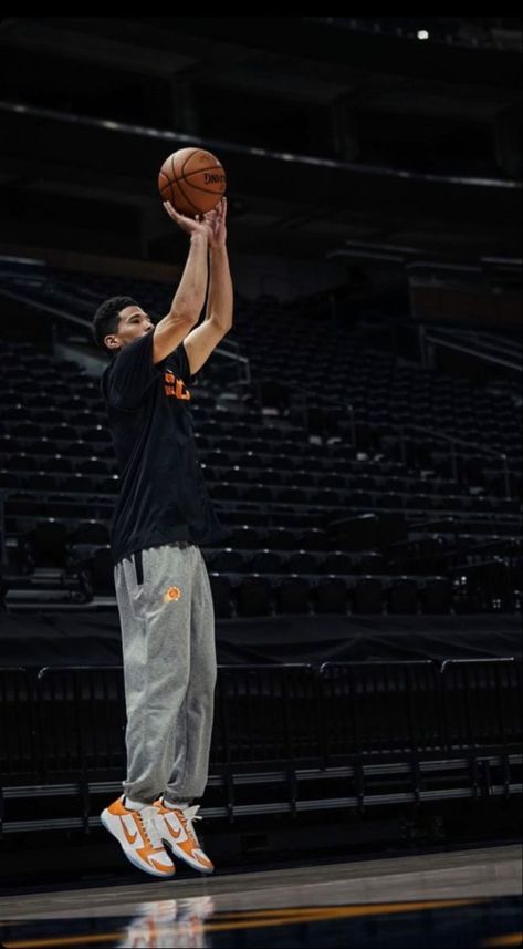 Devin Booker Pictures, Basketball Players Aesthetic, Devin Booker Aesthetic, Devin Booker Basketball, Devin Booker Wallpaper, Nba Aesthetic, Booker Nba, Nba Wallpapers Stephen Curry, Basketball Boyfriend