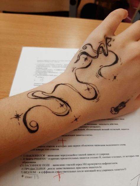 Temp Tattoo Ideas, Pen Body Art, Arm Drawing Tattoo, Doodles For Hands, Tattoo Pen Ideas, Things To Draw On Hand With Pen, Hand Doodles Pen, Hand Doodle Ideas, Cool Hand Drawings