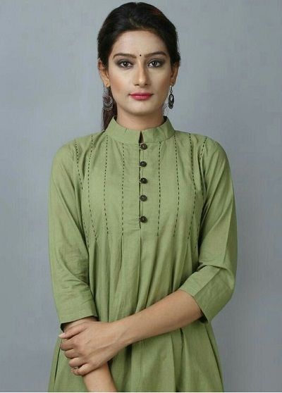 Cotton Kurti Design, Latest Neck Design, Plain Kurti Designs, Trendy Kurti, Girls Kurti, Shirt Design For Girls, Beautiful Neck, New Kurti Designs, Sleeves Designs