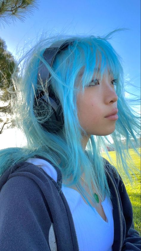 blue hair shag emo hair emo makeup grunge headphones fit Hair Inspo Grunge, Hair Shag, Periwinkle Hair, Blue Hair Aesthetic, Bright Blue Hair, Dyed Hair Blue, Light Blue Hair, Dark Blue Hair, Turquoise Hair