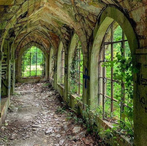 Ancient City Aesthetic, Abandoned Palace, Summer Cottagecore, Abandoned City, Apocalypse Aesthetic, Old Abandoned Buildings, Derelict Buildings, Nature Light, Angel Fairy