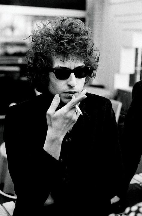 Bob Dylan in Dont Look Back (1967) Bob Dylan Quotes, Dylan Moran, Music Documentaries, Nina Simone, Rock N’roll, New Rock, Foto Vintage, Blonde Bobs, Amy Winehouse