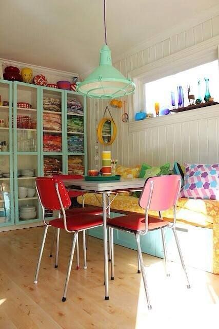 The Vintage Twist Company Design Websites, Kitschy Kitchen, Dining Room Colors, Casa Vintage, Decoration Inspiration, Retro Home, Retro Kitchen, The Room, Home Fashion