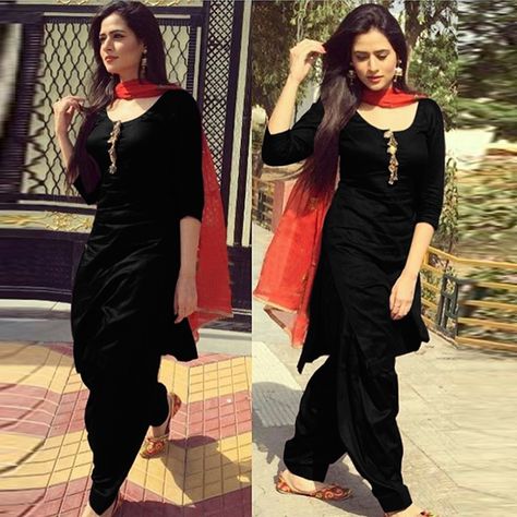 Black Salwar Suit Designs Kimonos, Black Patiala Suit, Black Punjabi Suit, Black Salwar Suit, Black Salwar, Patiyala Suits, Salwar Design, Patiala Dress, Red Dupatta
