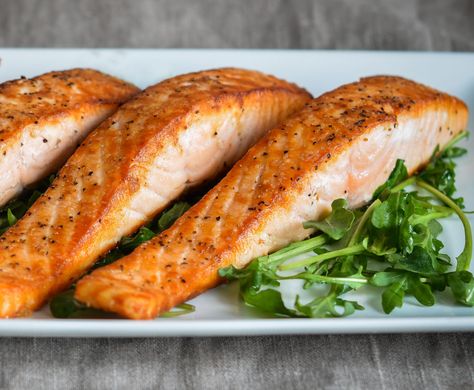 how to make pan-seared salmon Fried Salmon Recipes, Salmon Recipe Pan, Cooked Salmon, Seared Salmon Recipes, Once Upon A Chef, Pan Fried Salmon, Arroz Frito, Fried Salmon, Diner Recept