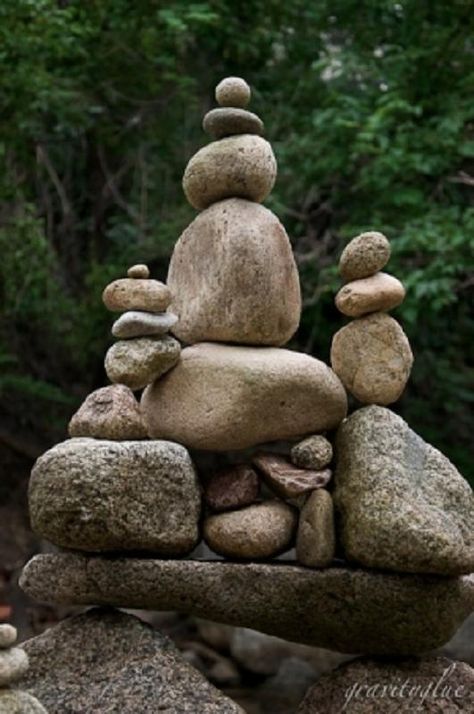 Rock Cairn Stone Sculptures, Garden Landscaping Design Ideas, Rock Cairn, Gravel Landscaping, Art Pierre, Rock Sculpture, Rock Garden Landscaping, Garden Landscape Design, Stone Sculpture