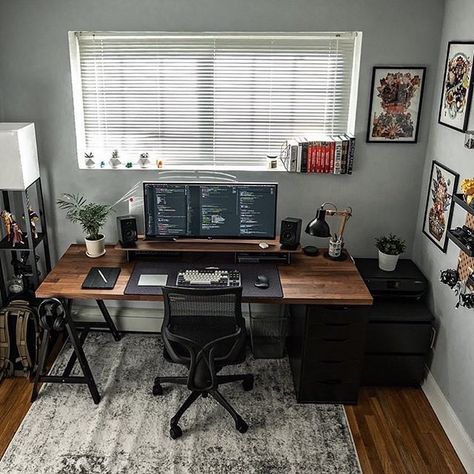 Home Office Setup Masculine, Ultrawide Monitor Setup Home Office, Home Studio Setup Small Spaces, Graphic Designer Office, Masculine Home Offices, Rum Inspo, Computer Desk Setup, Home Studio Setup, Work Space Decor