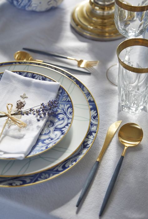 Blue Dining Set, Country House Interior Design, Katharine Pooley, Crockery Set, Luxury Plates, Fine Dinnerware, Dining Ware, Dining Plates, Luxury Tableware