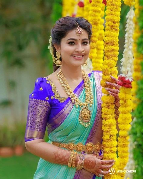 sneha prasanna in a blue saree1 Blue Blouse Designs, Model Blouse, Latest Bridal Blouse Designs, Bridal Sarees South Indian, Makeup Images, Latest Model Blouse Designs, Pattu Saree Blouse Designs, New Saree Blouse Designs, Traditional Blouse Designs