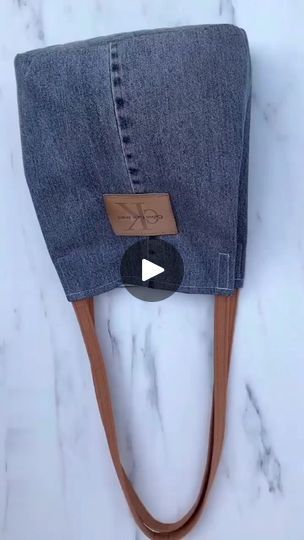 Diy Jean Purse, Diy Denim Purse, Jeans Bags Ideas, Diy Jean Bag, Denim Bags From Jeans, Diy Jeans Crafts, Upcycled Denim Diy, Old Clothes Diy, Diy Bags Jeans