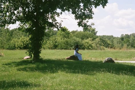 Spring Film Aesthetic, Bonito, Nature, Cinematic Field Photography, Spring Movies Aesthetic, Field Film Photography, Cinematic Photography Landscapes, Green Film Photography, Field Cinematography