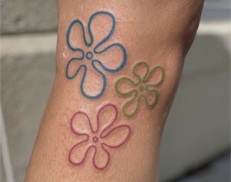 Patchwork, Spongebob Flowers, Spongebob Tattoo, Funky Tattoos, Tattoos For Black Skin, Cute Little Tattoos, Pretty Tattoos For Women, Stylist Tattoos, Flowers Tattoo