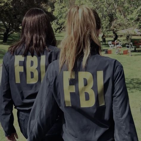 Fbi Agent Jacket, Emily Prentiss, Crminal Minds, Jennifer Jareau, Behavioral Analysis Unit, Aj Cook, Detective Aesthetic, Paget Brewster, My Future Job