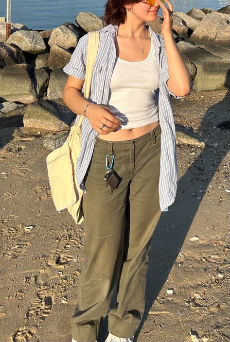 Olive And Blue Outfit, Outfits Olive Green Pants, How To Look Lesbian In Summer, Carabiner On Pants, Carabiner Lesbian Outfit, Feminine Masc Outfits, Granola Lesbian Style, Artsy Lesbian Outfit, Styling Olive Green Pants