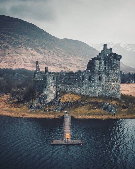 Outlander 🏴󠁧󠁢󠁳󠁣󠁴󠁿 on Instagram: “Kilchurn Castle, Scotland 🏴󠁧󠁢󠁳󠁣󠁴󠁿 is this on your bucket list? 💞” Scottish Castles, Abandoned Castles, Castle Scotland, Scotland Castles, Have Inspiration, Chateau France, England And Scotland, Beautiful Castles, Medieval Castle