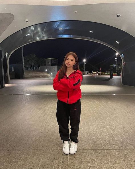 Woman Drip Outfits, Nike Tech Outfit Women, Comfy Tracksuit Outfits, Cute Nike Tech Outfits, Nike Tech Fits Woman, Womens Drip Outfits, Streetwear Uk Women, Streetwear Fashion Comfy, Nike Tech Women Outfit