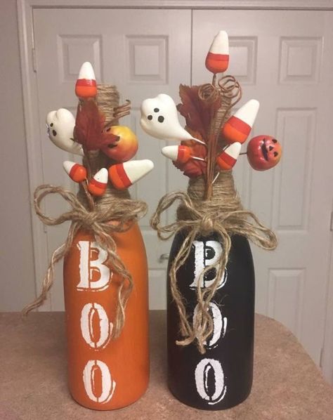 DIY Halloween Wine Bottles for Ghoulish Home Decor – HomeCrux Halloween Wine Bottle Crafts, Halloween Wine Bottles, Water Bottle Crafts, Halloween Bottles, Halloween Wine, Wine Bottle Diy Crafts, Crafts Decor, Diy Bricolage, Wine Bottle Diy