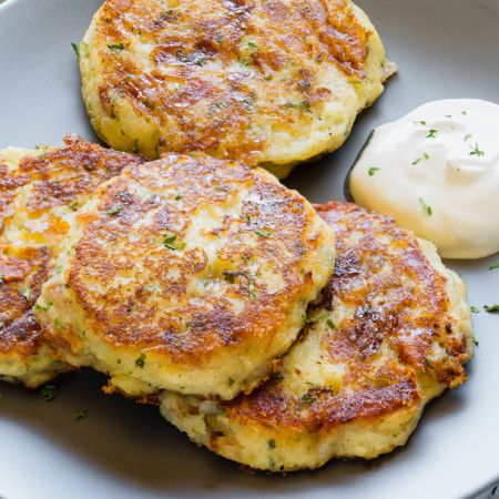 Best Mashed Potato Patties - Busy Cooks Mashed Potato Cakes Leftover, Fried Mashed Potato Patties, Potato Patties Recipe, Fried Potato Patties, Fried Potato Patty, Leftover Mashed Potatoes Recipes, Fried Mashed Potatoes, Mashed Potato Patties, Potato Cakes Recipe