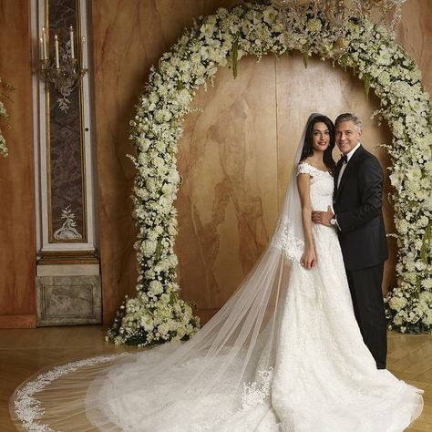 50 Most Expensive Celebrity Wedding Dresses of All Time Amal Clooney Wedding Dress, Amal Clooney Wedding, Veil Pictures, Celebrity Wedding Gowns, Famous Wedding Dresses, Helen Rose, Celebrity Bride, Michael Cinco, Iconic Weddings