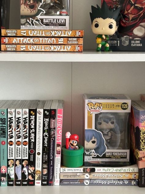 Manga Shelf Aesthetic Small, Small Manga Shelf, Small Manga Collection, Small Kpop Shelf, Anime Shelves, Manga Shelf Ideas, Manga Decor, Manga Shelving, Kpop Albums Shelf