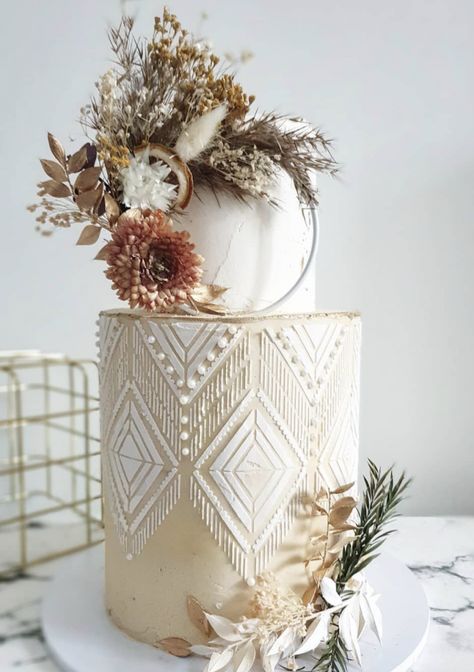 Vintage Boho Wedding Cake, Pampas Grass And Greenery Centerpiece, Western Chic Wedding Decor, Fall Boho Wedding Cake, Western Boho Wedding Cake, Boho Western Wedding Cake, Simple Boho Wedding Cake, Rustic Boho Wedding Cake, Macrame Wedding Cake