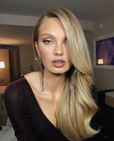 Light Brown Hair, Old Hollywood Waves, Old Hollywood Hair, Hollywood Hair, Hollywood Waves, Waves Curls, Romee Strijd, Hair Color Pastel, Blonde Hair Looks