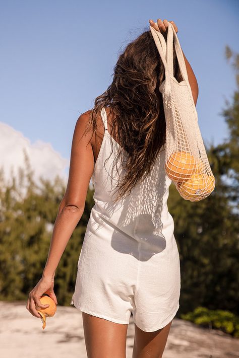 When it comes to those hot and sunny days, know that you can relax in style with the Rhythm Classic White Sleeveless Button-Front Romper! This cute and casual romper is composed of linen-like, woven cotton-blend fabric that shapes a V-neckline and adjustable spaghetti straps. A sleeveless bodice boasts a brown marbled button placket before ending at relaxed shorts. Pair with sandals and a sun hat for a perfect day out look! Fit: This garment fits true to size. Length: Above mid-thigh. Size mediu Wedding Rehearsal Dress, White Rehearsal Dinner Dress, Rehearsal Dinner Outfits, Trendy Tank Tops, Rompers Dressy, Trendy Jumpsuit, Rehearsal Dinner Dresses, Summer Outfits For Teens, Backless Jumpsuit