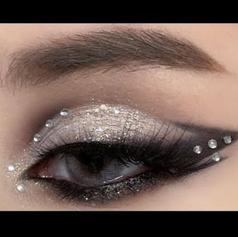 Makeup With Black And White Dress, Makeup Looks That Go With Black Dresses, Black Themed Makeup, Black Smokey Glitter Eye Makeup, Glitter Black Eyeshadow, Black Make Up Aesthetic, Black Sparkly Makeup Looks, Black Makeup With Glitter, Eye Makeup Black And White