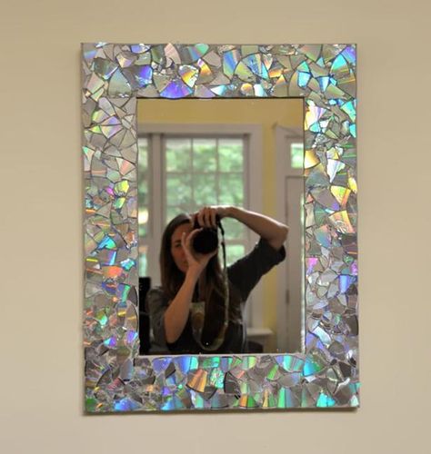 20 #Recycling Ideas Turning CDs into Recycled Crafts, Artworks and Jewelry: http://bit.ly/1ECLXn8 Cd Mirror, Recycled Cds, Cd Diy, Diy Dekor, Old Cd, Old Cds, Cd Crafts, Hemma Diy, Diy Casa