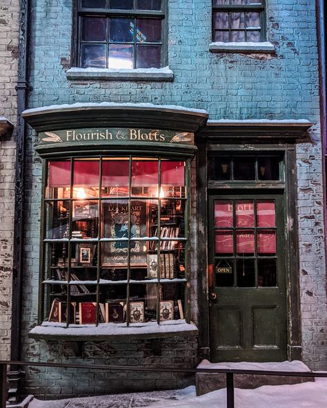 Vintage Store Fronts, Vintage Shop Fronts, Old Store Fronts, Store Front Ideas, Bookstore London, Dusty Attic, Reading Month, Shop Facade, Book Cafe