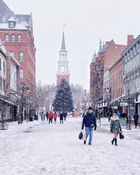 New England Aesthetic Winter, Burlington Vermont Aesthetic, Road Trip Fashion, New England Aesthetic, Travel Autumn, Road Trip Photography, New England Road Trip, Burlington Vermont, England Photography