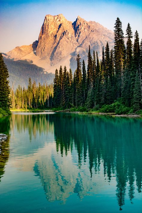 #nature #lake #britishcolumbia #canada #visitcanada #wanderlust Lake And Mountains Photography, Mountain Images Nature, Nature Pictures Beautiful Landscapes, Mountains With Lake, Landscape Canada, Canada Wildlife, Mountain Lake Landscape, Canada Lake, Canada Nature