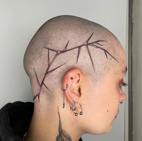 45 Amazing Head Tattoo Styles And Ideas Women’s Head Tattoo, Leaf Head Tattoo, Scalp Tattoo Ideas, Side Of Head Tattoo Women, Women Head Tattoo, Neck Head Tattoo, Head Tattoos Women Side, Shaved Head Tattoo, Head Tattoos For Women