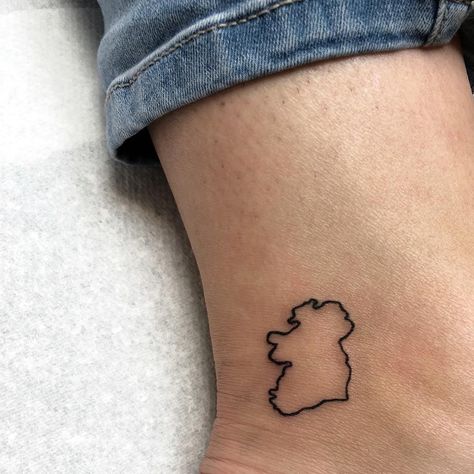 Teeniest Ireland outline for Anna-Linda ☘️ Thank you so much 🇮🇪 ——————————————————————— ——————————————————————— #irishtattoo #irelandtattoo… Tattoos Ireland, Ireland Tattoos, Small Irish Tattoos, Small Celtic Tattoos, Ireland Images, Tattoo Dublin, Ireland Tattoo, Harry Tattoos, Shamrock Tattoos