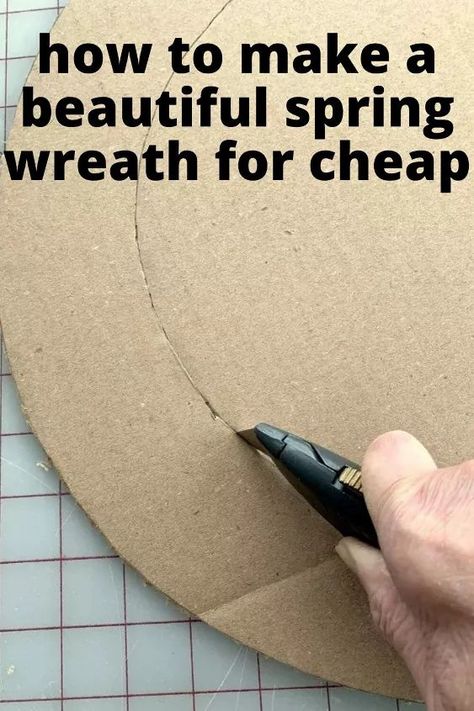 Cardboard Wreath Form, Easy Spring Wreath, Rope Wreath Diy, Spring Wreaths For Front Door Diy, Cheap Wreaths, Spring Wreath Tutorial, Making A Wreath, Front Door Wreaths Diy, Moss Wreath Diy