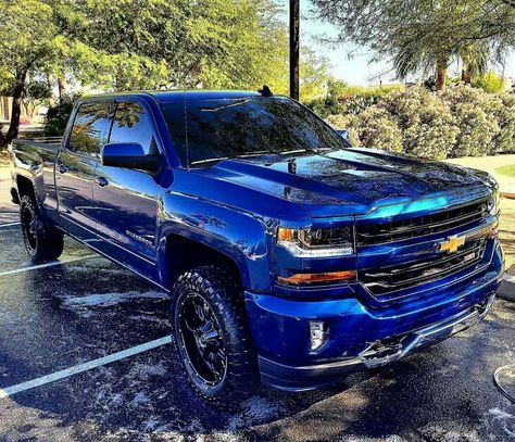 2016 Chevrolet Silverado 1500 Z71. Lifted Chevy, Chevy Girl, Lifted Chevy Trucks, Xe Porsche, Chevy Trucks Accessories, Pick Up 4x4, Chevy Trucks Silverado, Silverado Truck, Truck Paint