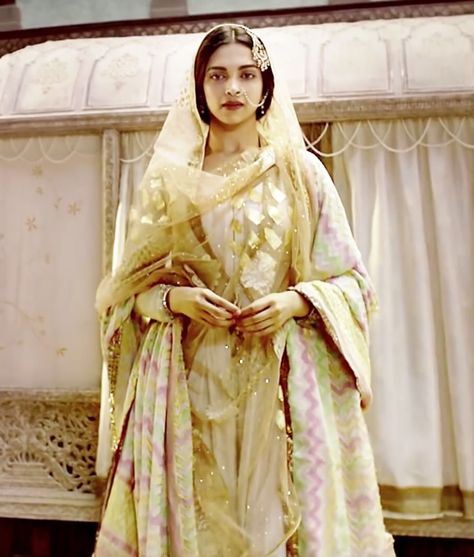 Bajirao mastani Tumblr, Haute Couture, Mastani Deepika Padukone, Mastani Dress, Rimple And Harpreet Narula, Bajirao Mastani, Met Gala Dresses, Deepika Padukone Style, Indian Princess