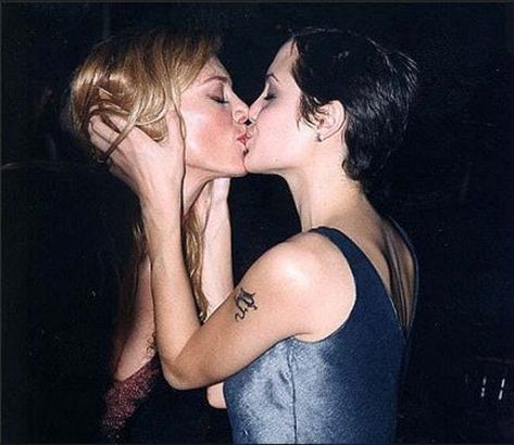 Angelina Jolie Kiss, Jenny Shimizu, Angelina Jolie Young, Peta Wilson, Elizabeth Mitchell, Hollywood Gossip, Girls Together, Cute Lesbian Couples, Famous Girls