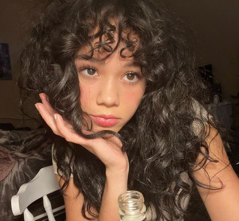 Mexican Girl Aesthetic, Female Gojo, Face Claims Female, Female Face Claims, Aesthetic Dp, Hispanic Girls, Hawaiian Girls, Girls Korean, Brown Curly Hair