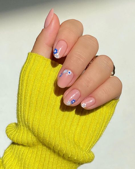 Confetti Nails, Forget Me Not Flower Nail Art, Forget Me Not Nails Blue Flowers, Blue Confetti Nails, Forget Me Not Flower Nails, Blue Nails With Daisies, Forget Me Not Nails, Forget Me Not Blue, Flower Nail Designs