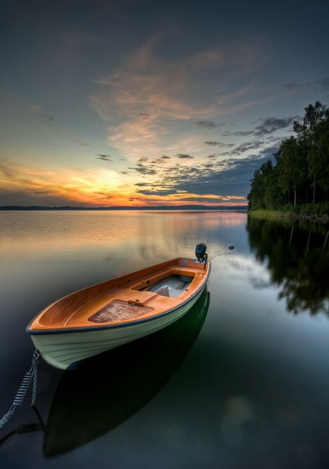'Orange' boat, sky reflections! In Varmland, Sweden. Pictures Of Boats On The Water, Sea With Boat, Sea And Boat, Boat In Water, Boat On Water, Boats Photography, Cer Nocturn, Boat Sunset, Boat Photography