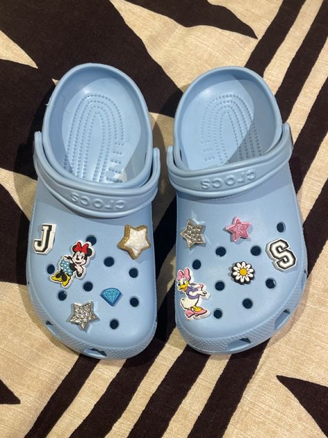 Croc Inspiration, Jibbitz Crocs Ideas, Croc Jibbitz Ideas, Crocs Outfits, Crocks Shoes, Crocs Jibbitz Ideas, Crocs With Jibbitz, Crocs Aesthetic, Crocs With Charms