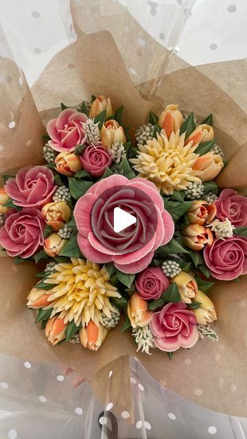 Meringue, Diy Cupcake Bouquet Tutorials, Cupcake Flowers Tutorial, Different Tips For Decorating Cakes, Bouquet Of Flowers Cake, How To Make Flowers On Cupcakes, Cupcake Flowers Bouquet, Cupcake Bouquets Ideas, Flower Cupcakes Bouquet Tutorials