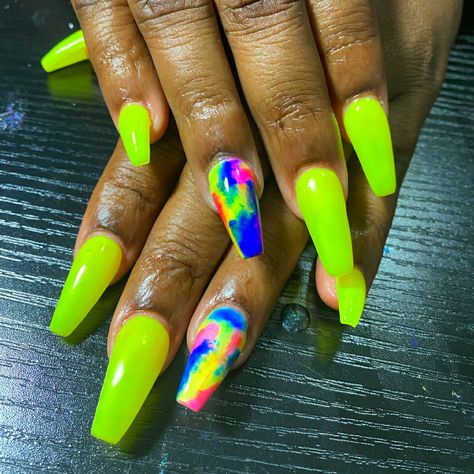 Custom Hand-Designed Gel "Lemon Juice '84" Press-On Nail 22pc Set Shape: Sculptured Coffin Color: Highlighter Yellow & Tie-Dye (Rts) Ready To Ship - Only 1 Set Available No Need To Measure, You Will Receive 22 Nails In The Set. Hand Designed By Rejina. Salon Quality For A Fraction Of The Cost. What's Included: -22pc Nail Set, Prep Kit (File, Buffer, Cleansing Wipe & Cuticle Pusher) Nail Glue & Tabs -Application And Removal Instructions. Follow Me On Instagram @Supernovabeautybar Nails Acrylic Colors Summer, Fun Almond Acrylic Nails, Highlighter Nails Yellow, Bright Spring Nails Neon Colors, Acrylic Nails Green Design, Jamaica Vacation Nails, Neon Yellow Green Nails, Neon Green Gel Nails, Lemon Juice Nails