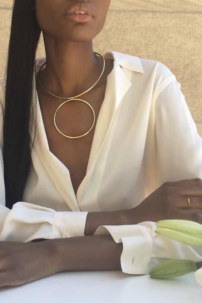 Horn Pendant Necklace, Classy Jewelry, Jewelry Model, Brass Necklace, Modern Necklaces, Jewelry Photography, Crystal Necklace Pendant, Brass Jewelry, Contemporary Jewellery