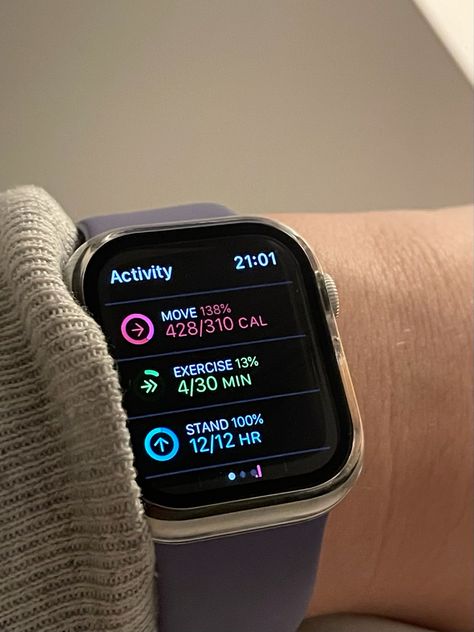 Fitness Watch Aesthetic, Apple Watch Fitness Aesthetic, Smart Watch Aesthetic, Apple Watch Starlight, Fit Bit Watch, Fit Girl Aesthetic, Apple Watch Aesthetic, Gym Girl Aesthetic, Galaxy Watch 5 Pro